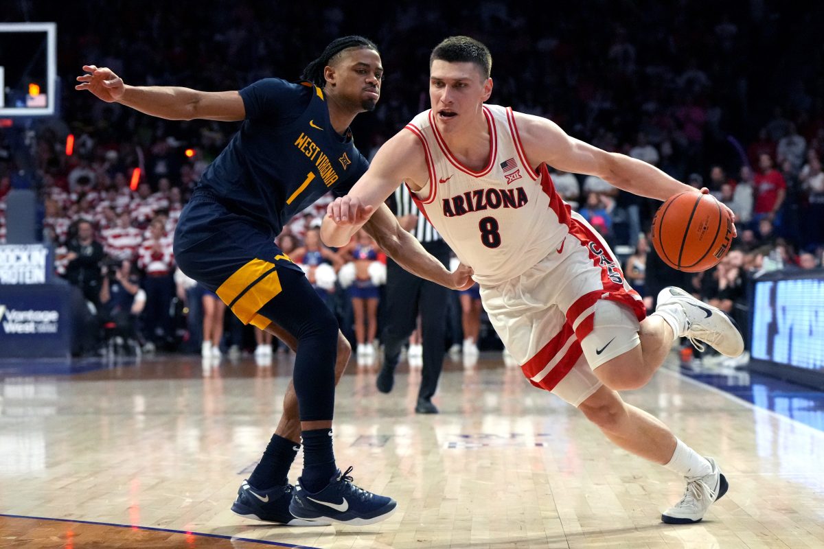 No. 1 Arizona cruises past West Virginia